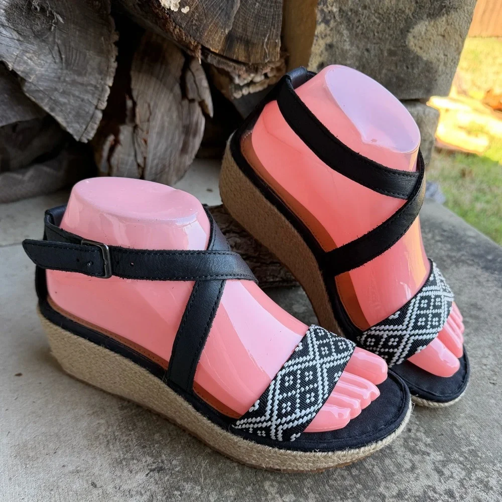 Eddie Bauer Black & White Espadrille Wedge Sandals w/leather‎ straps Sz-7. X